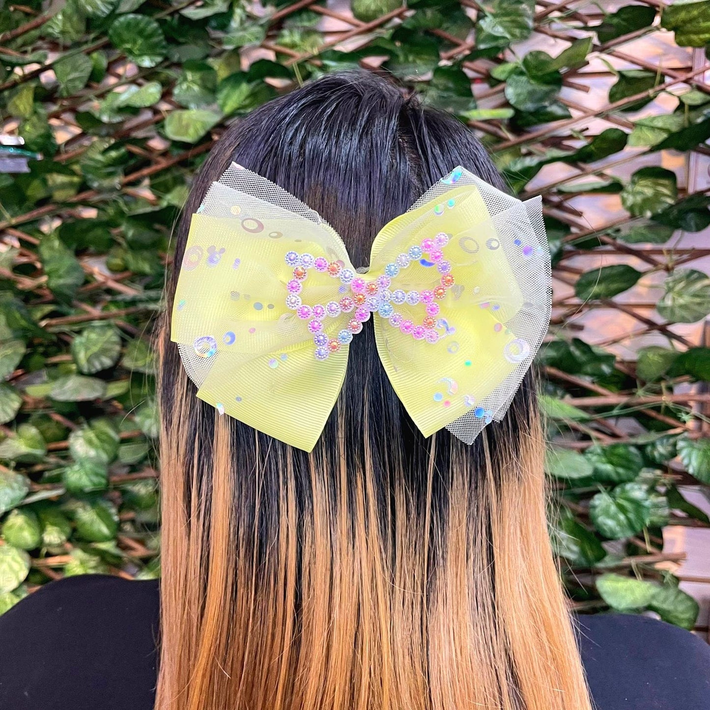 Moños De Listón Ancho Con Pinza Para Niñas x 12 UND