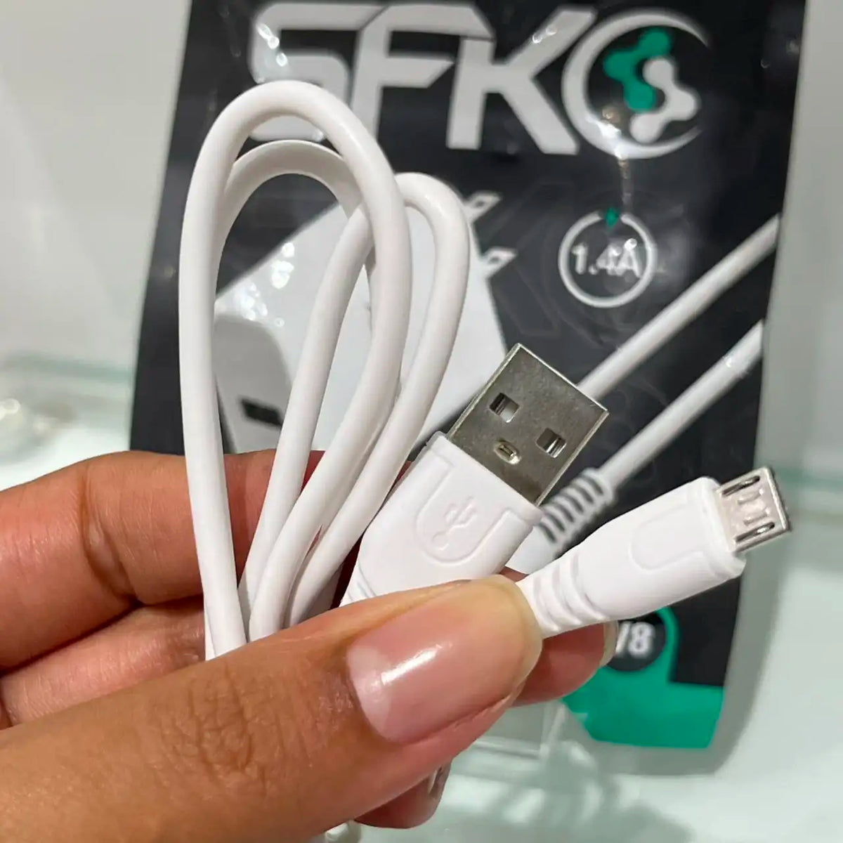 Cargador Sofistek AC-SK1.4A con Cable Micro USB V8