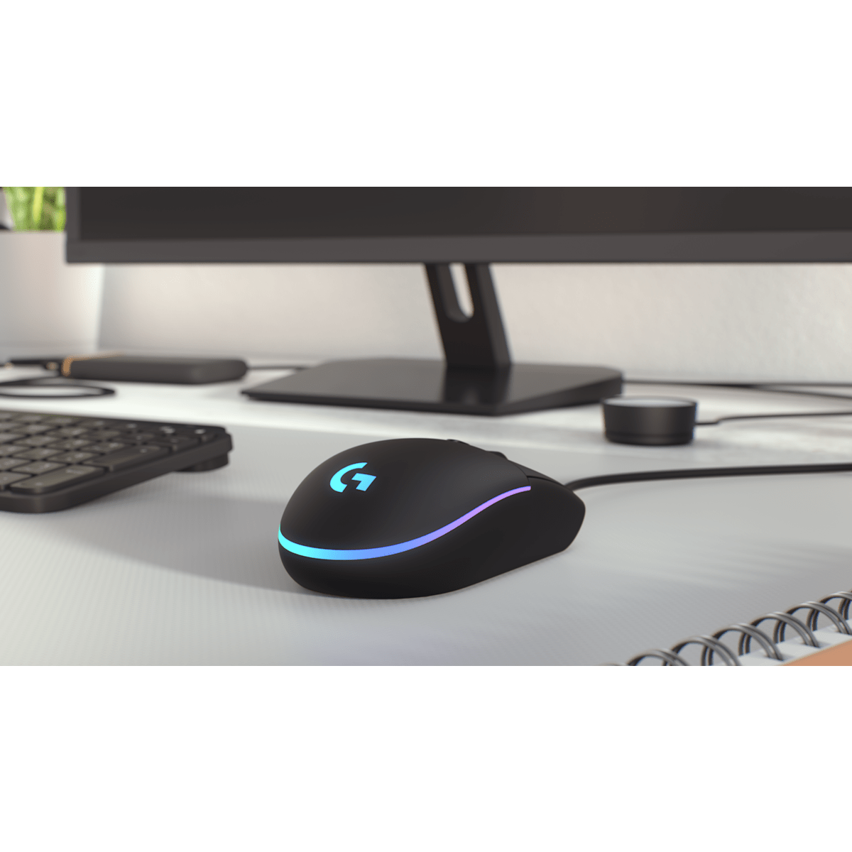 Logitech G203 negro en escritorio
