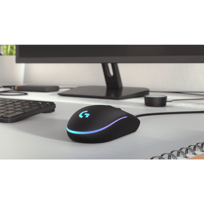 Logitech G203 negro en escritorio
