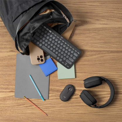 Logitech Pebble Mouse 2 M350s grafito en escritorio
