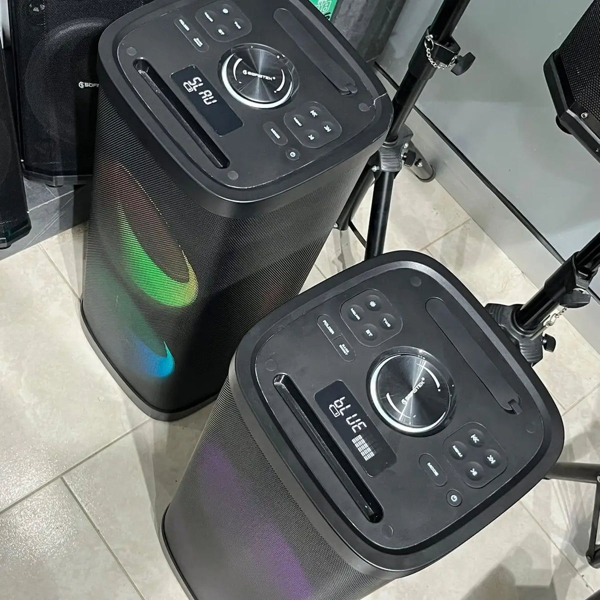 Torre de Sonido Sofistek SK-619 Parlante 2x8" con Micrófono Inalámbrico