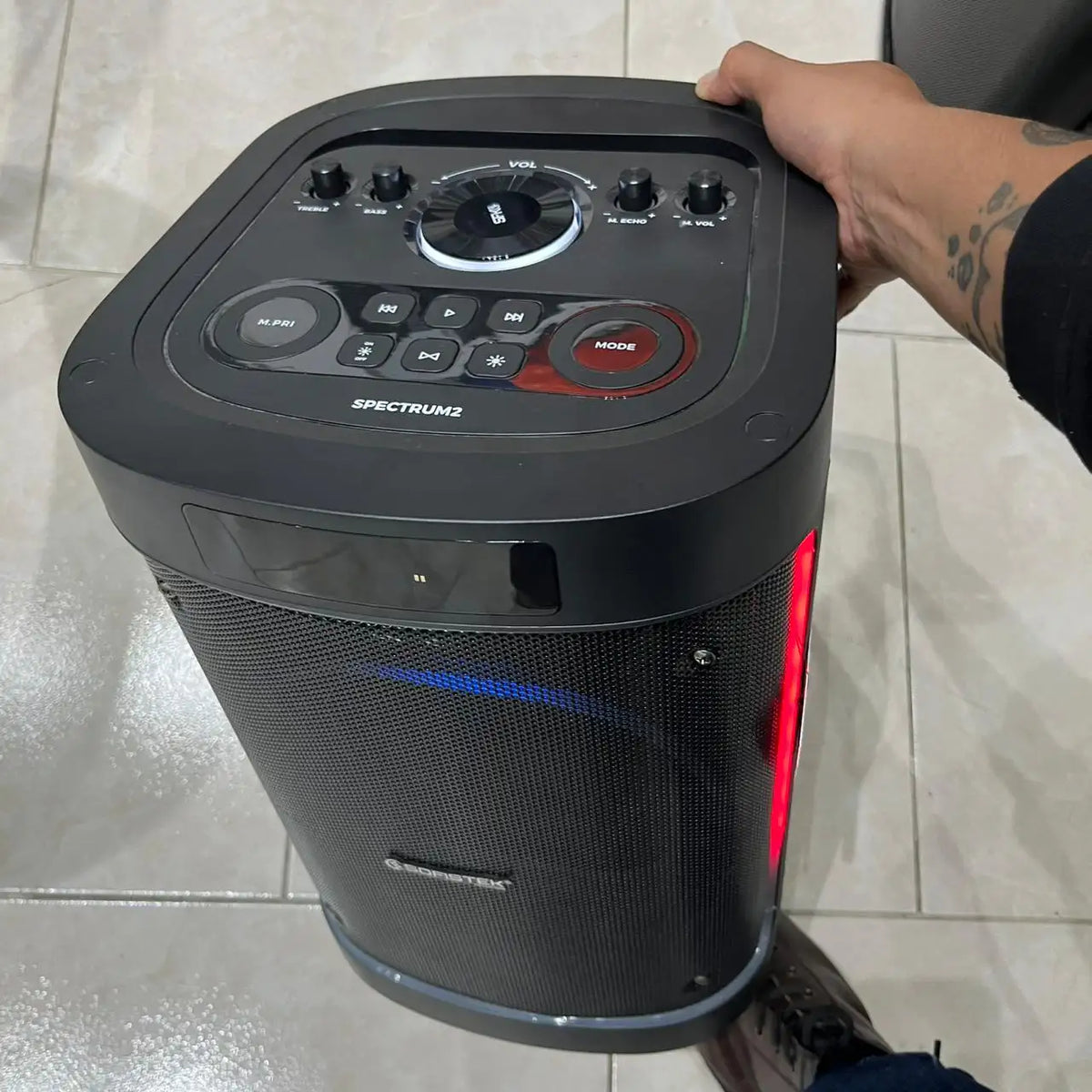 Parlante Sofistek Spectrum 80W con Micrófono Inalámbrico y Luces RGB