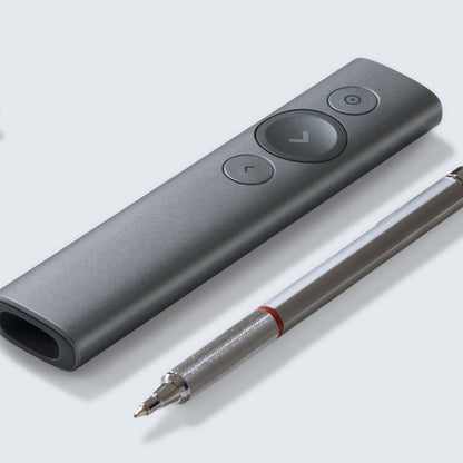 Logitech Spotlight slate sobre escritorio