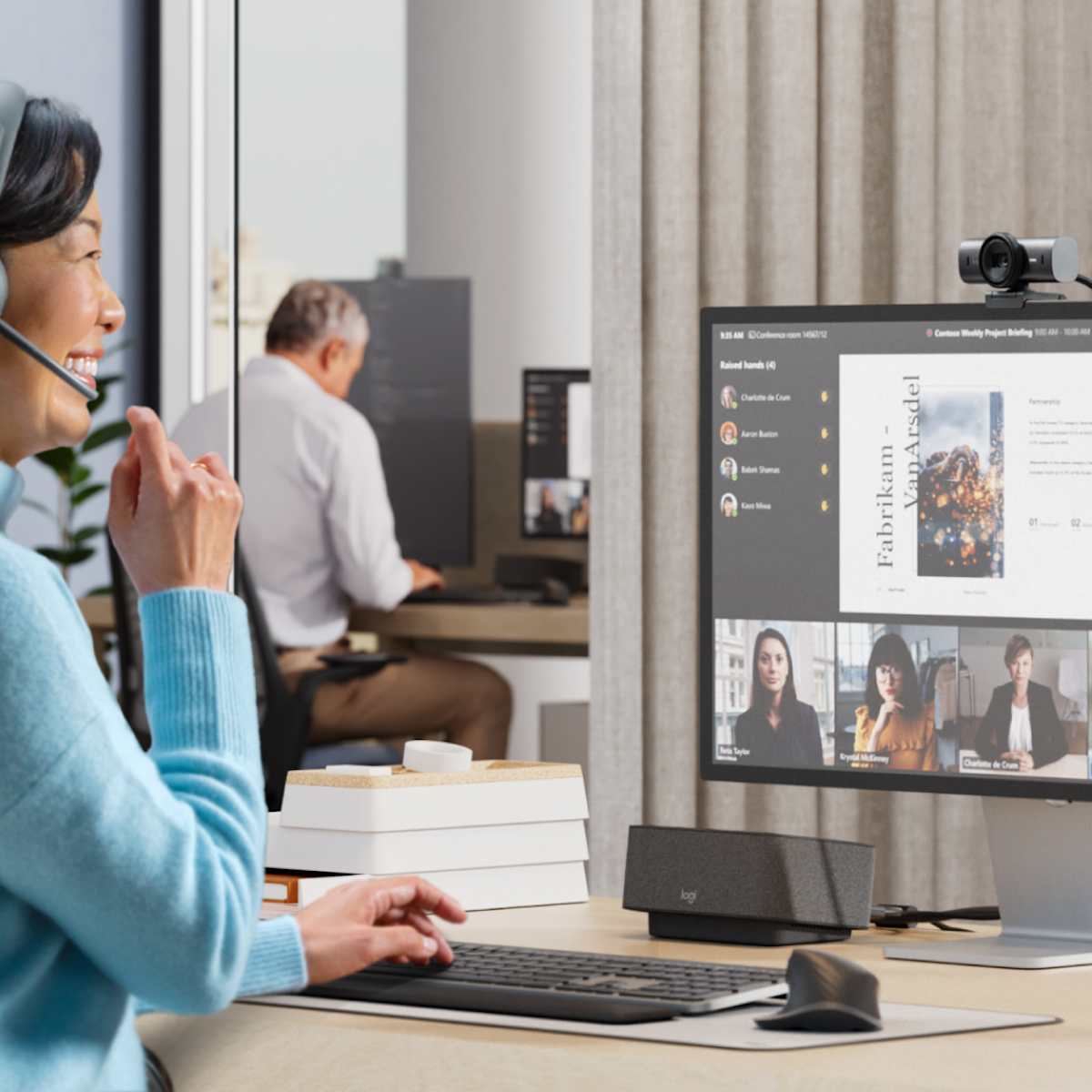 Logitech MX Brio 705 en uso en la oficina